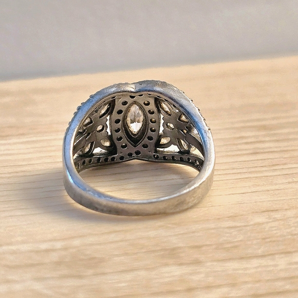 Size 9 BELLA LUCE 4.80CTW RHODIUM OVER STERLING SILVER RING (3.27CTW DEW) - Picture 4 of 10